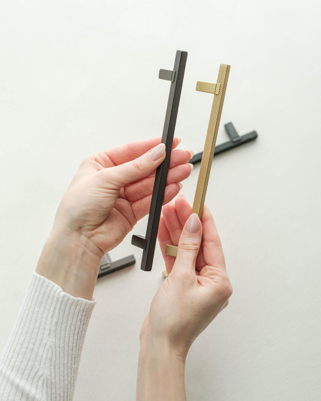 Diamond handles in anthracite and brass