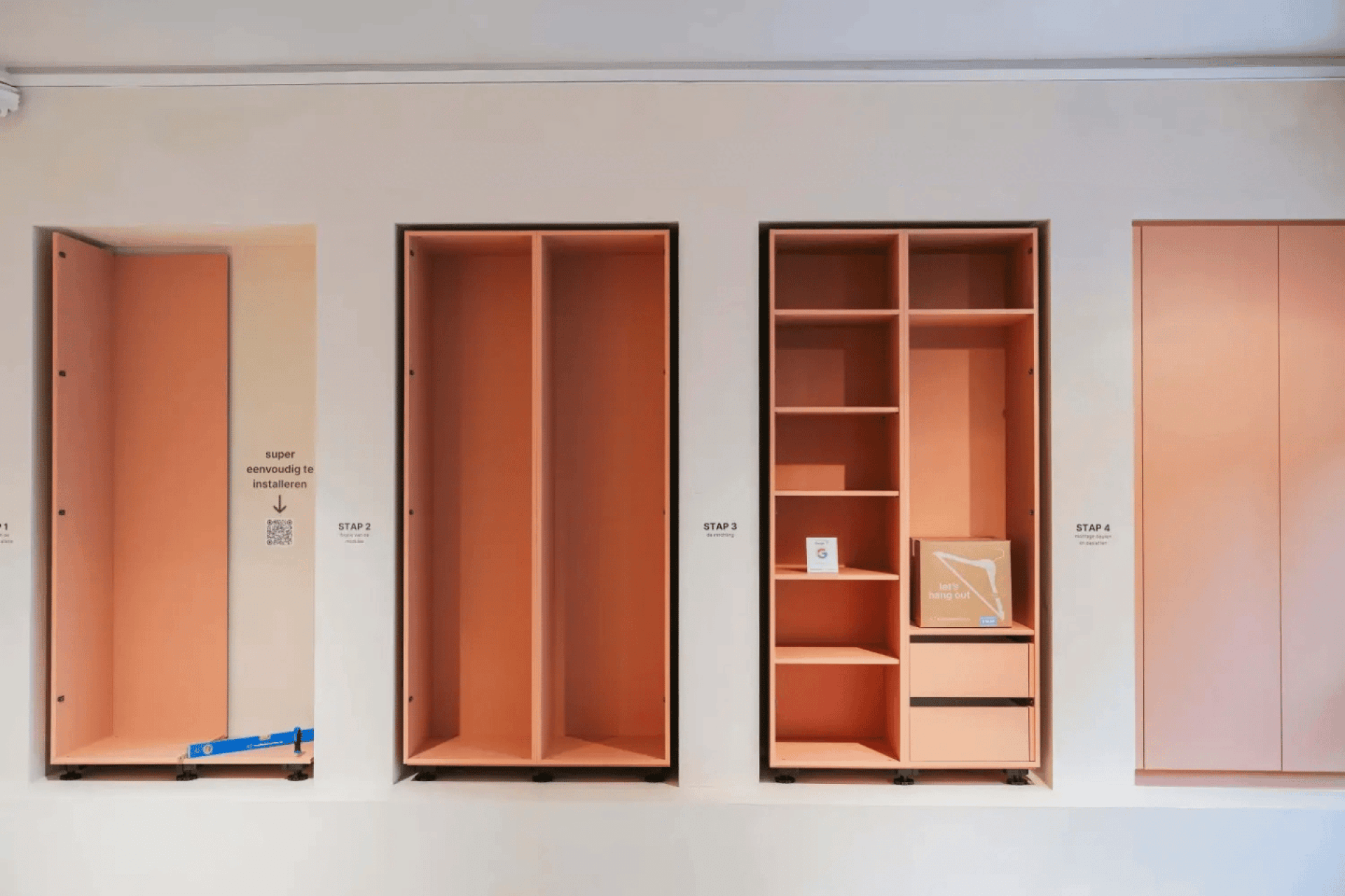 Les différentes étapes de la création de Custoro sont présentées une à une dans le showroom d'Anvers.
