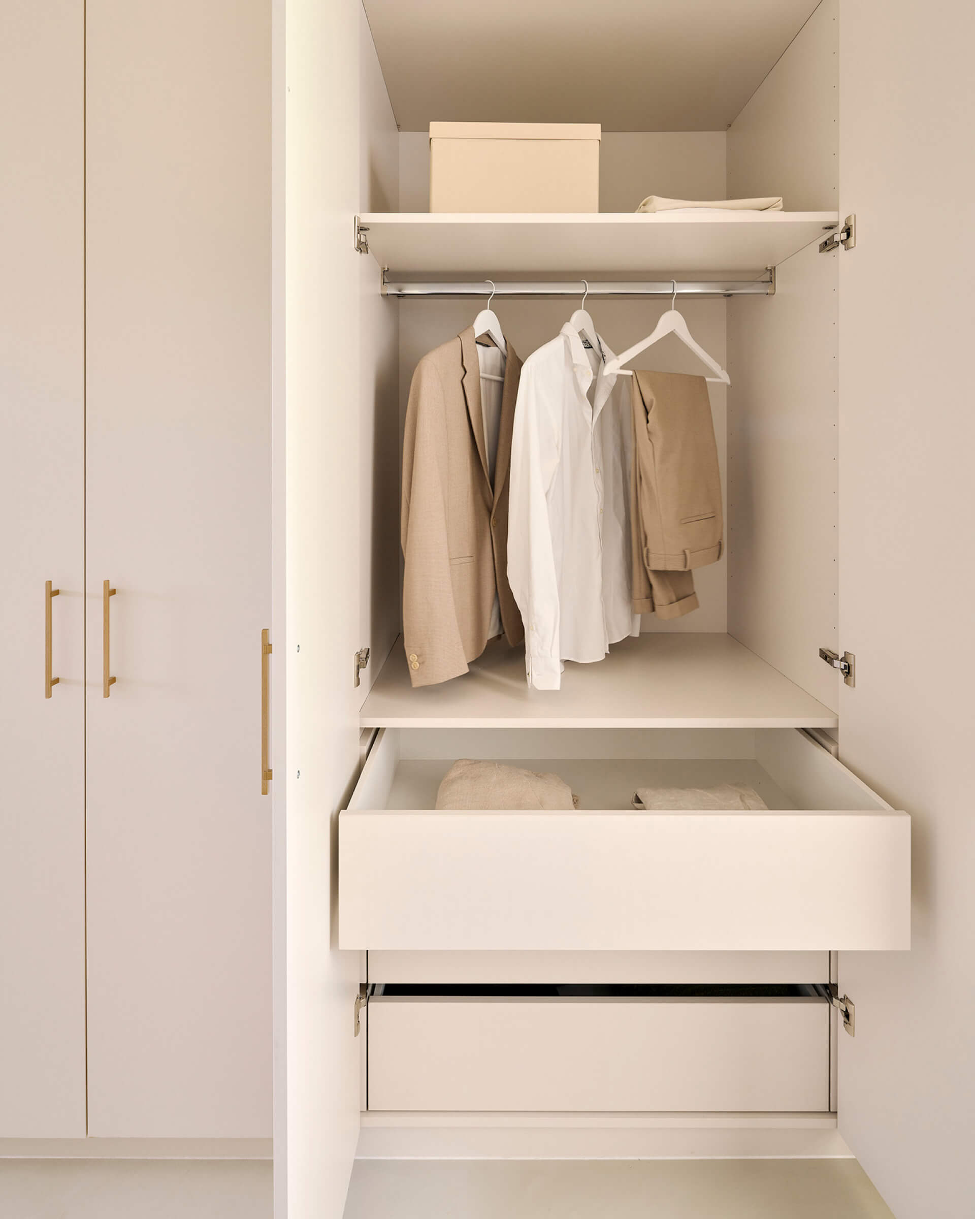 Layout of custom wardrobe with drawers