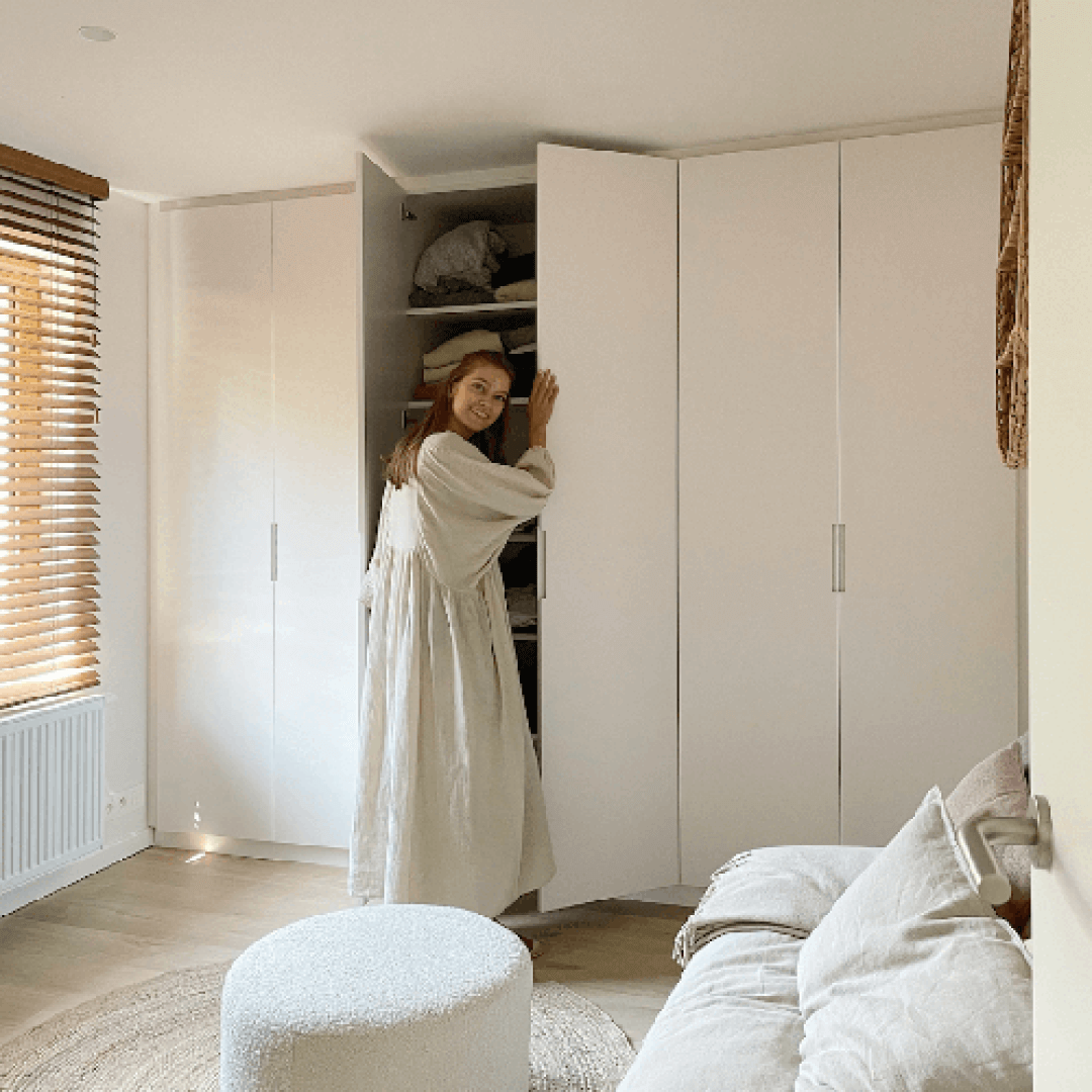 Content creator Romy Van Haecke in haar dressing op maat