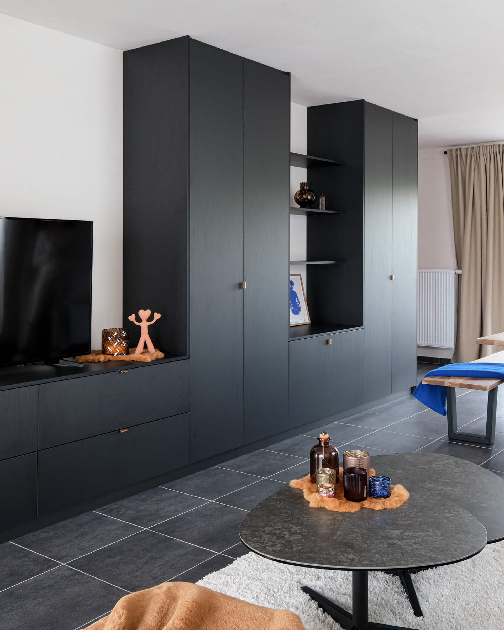Living room with a TV cabinet combined with a storage cabinet. 