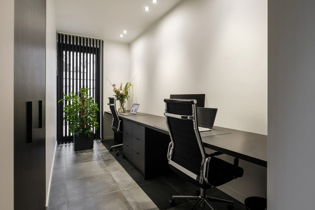 Bureaukasten op maat in de kleur Elegant Black