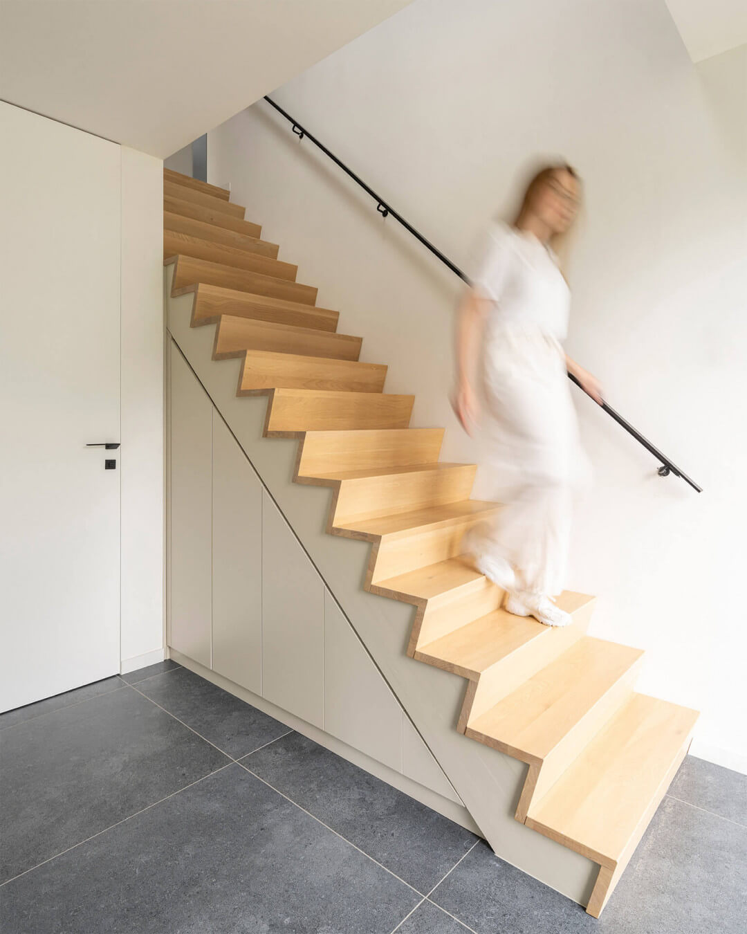 Trapkast op maat in de kleur Turtle Grey