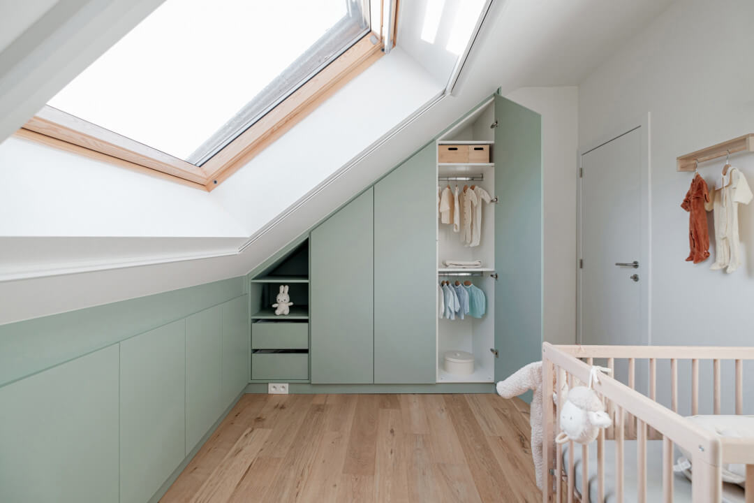 Made-to-measure cupboard in a children's room with sloping left side in Industrial Green colour