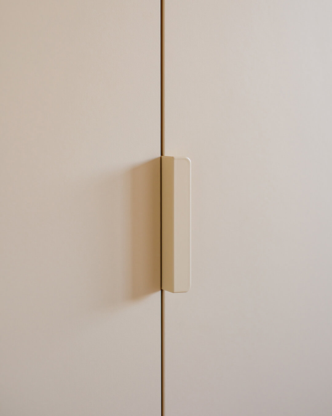 Tonton handle on a custom-made cabinet