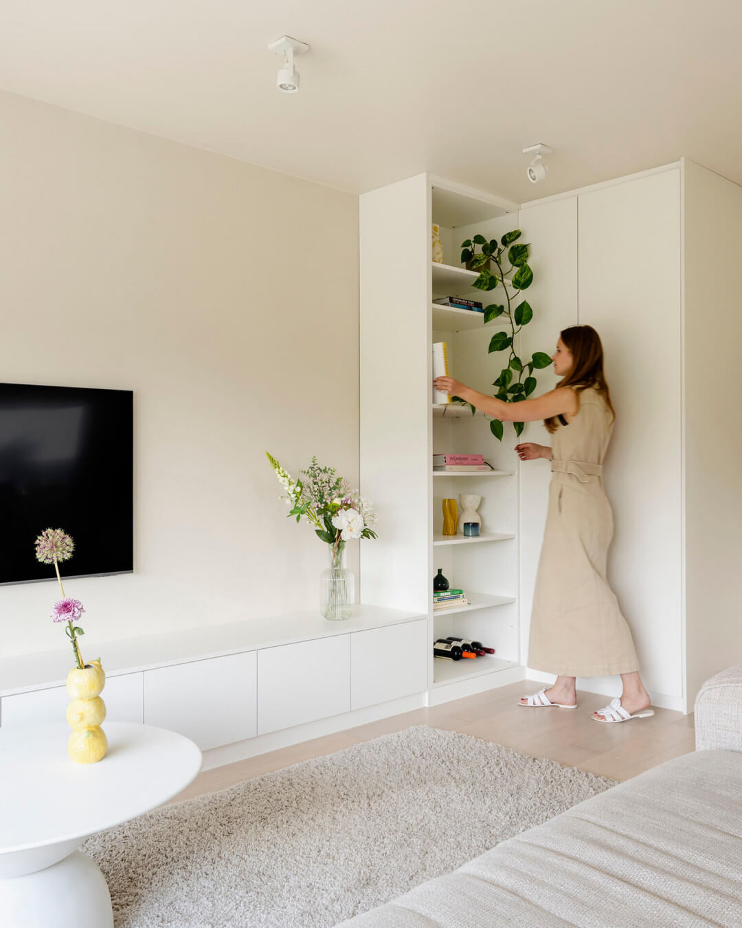 Tv-meubel met hoekkast in het stijlvolle kleur Front White