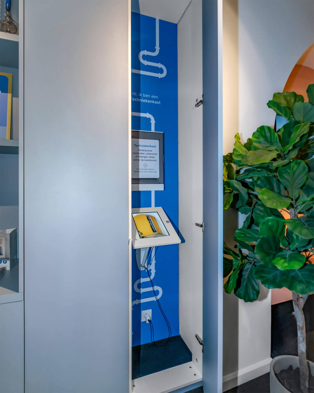 Technical cabinet presented at the Maatkasten Online stand during BIS 2024.