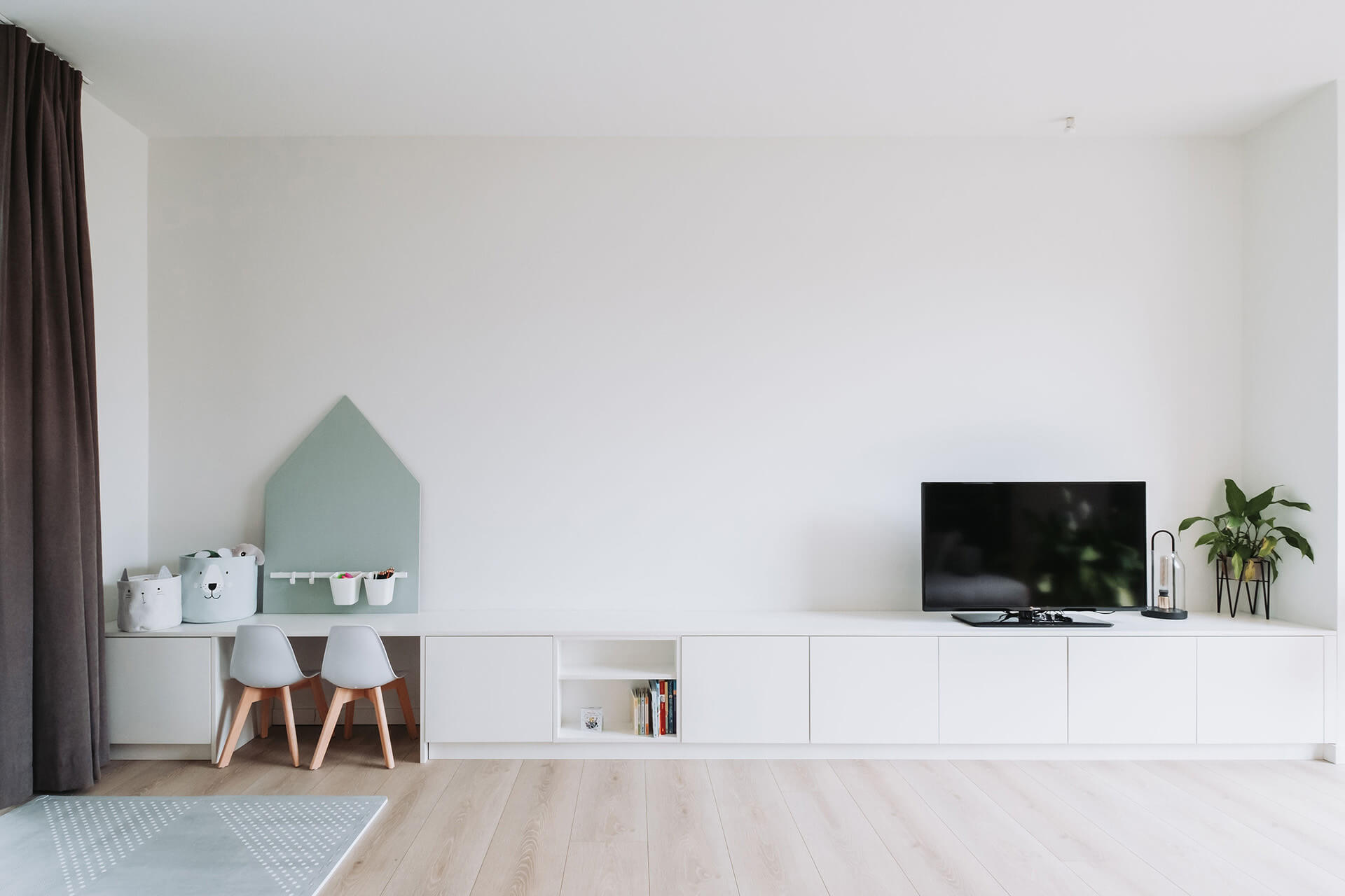 Long and wide custom-made TV cabinet in white front with self-opening doors, from maatkastenonline