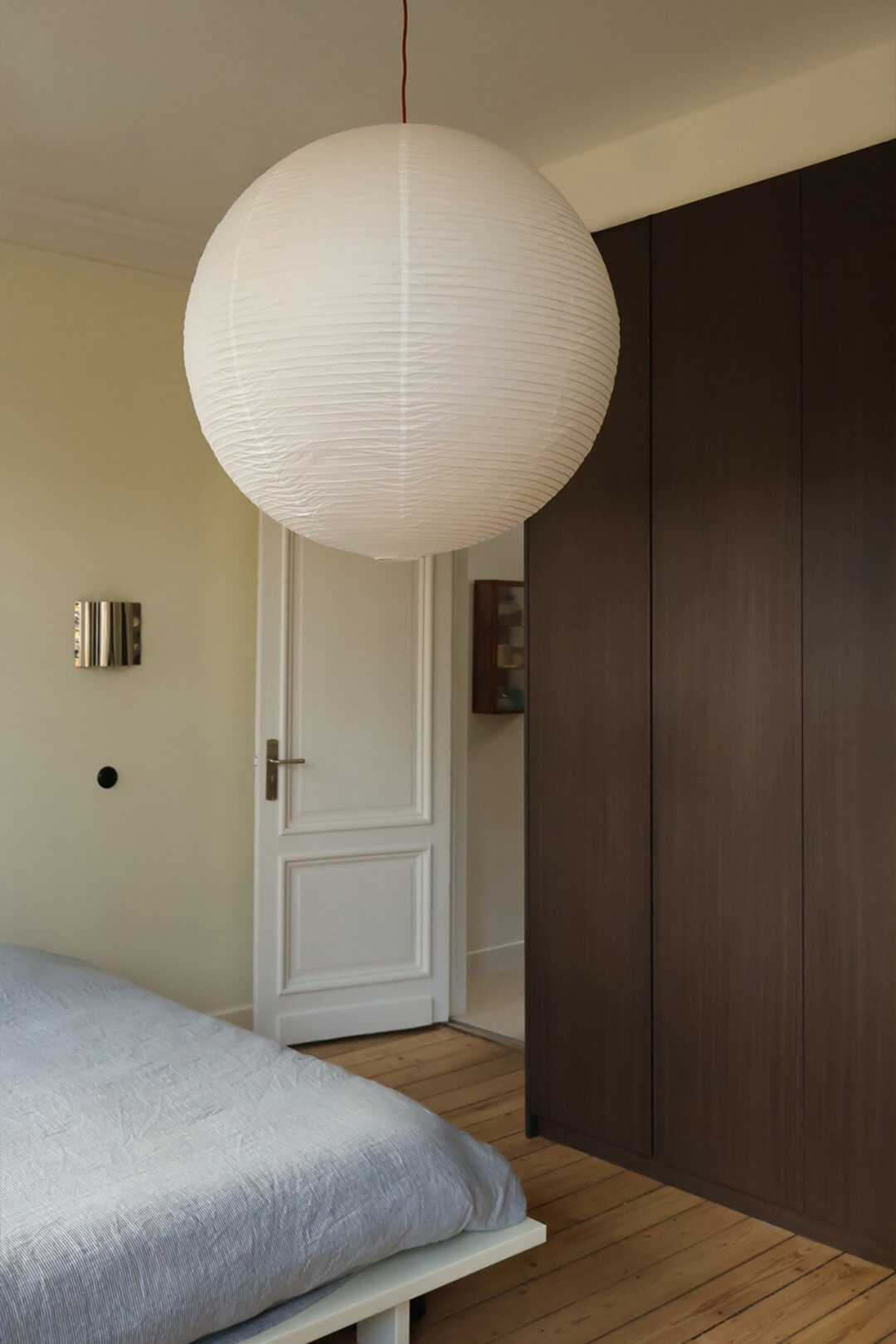Armoire sur mesure dan la structure bois Coco Brown Oak