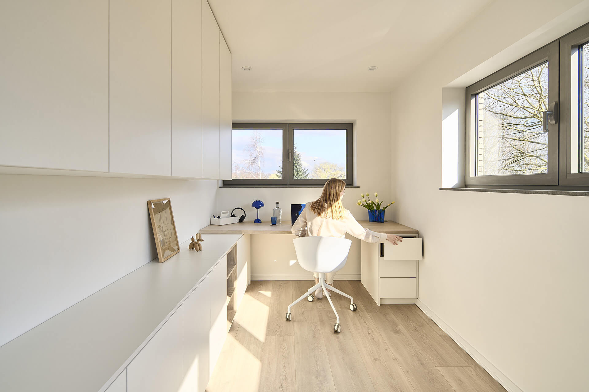 Built-in bespoke chest of drawers in Front White from Maatkasten Online