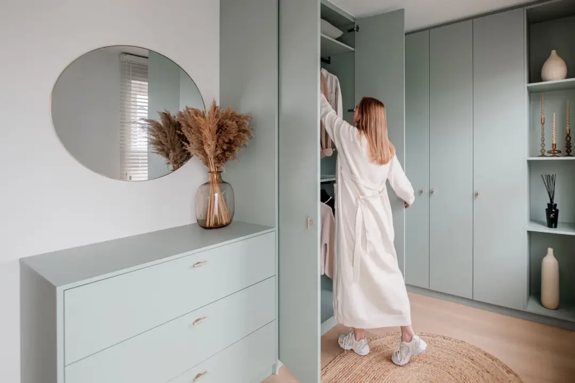 high-low combination in cloakroom in the colour Industrial Green 