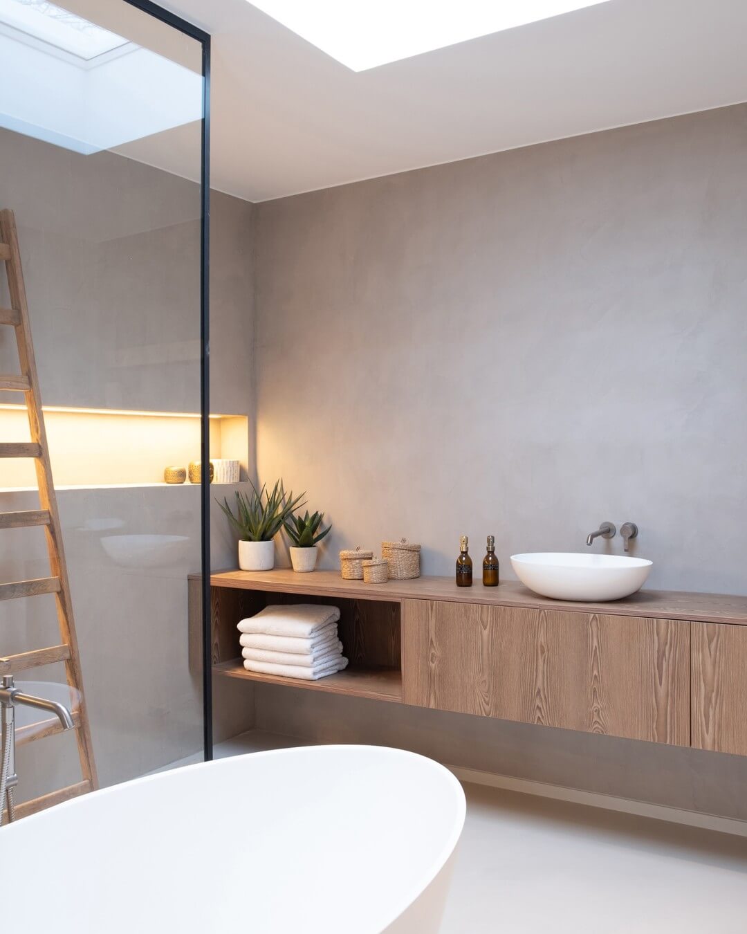 meubles sur mesure dans la salle de bain en Sunlit Brown
