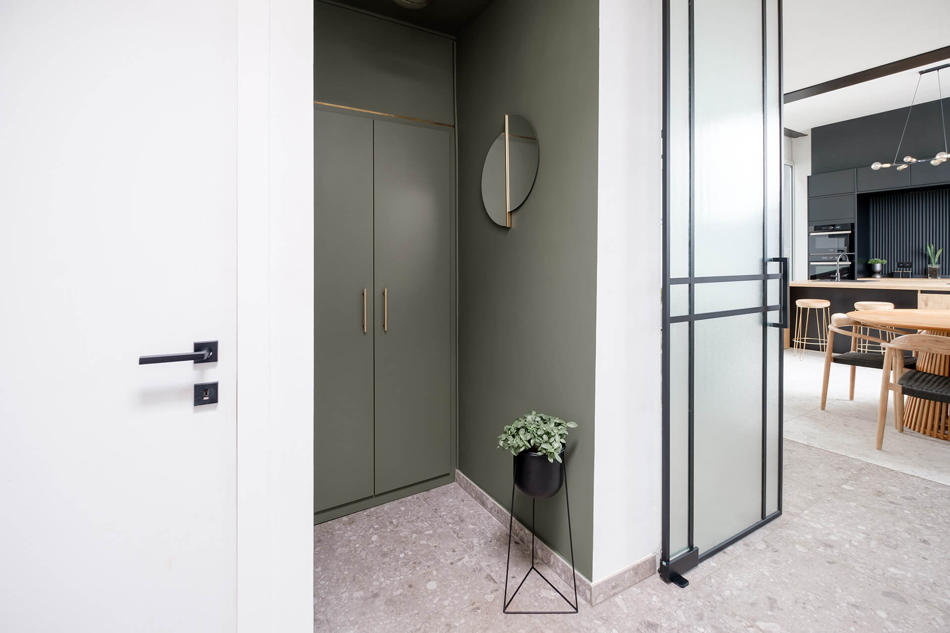 Armoire vestiaire verte, conçue sur mesure