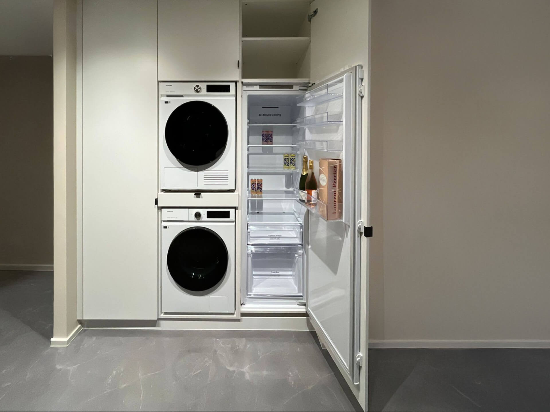 voorbeeld foto van een kast voor inbouwkoelkast in de kleur Front White