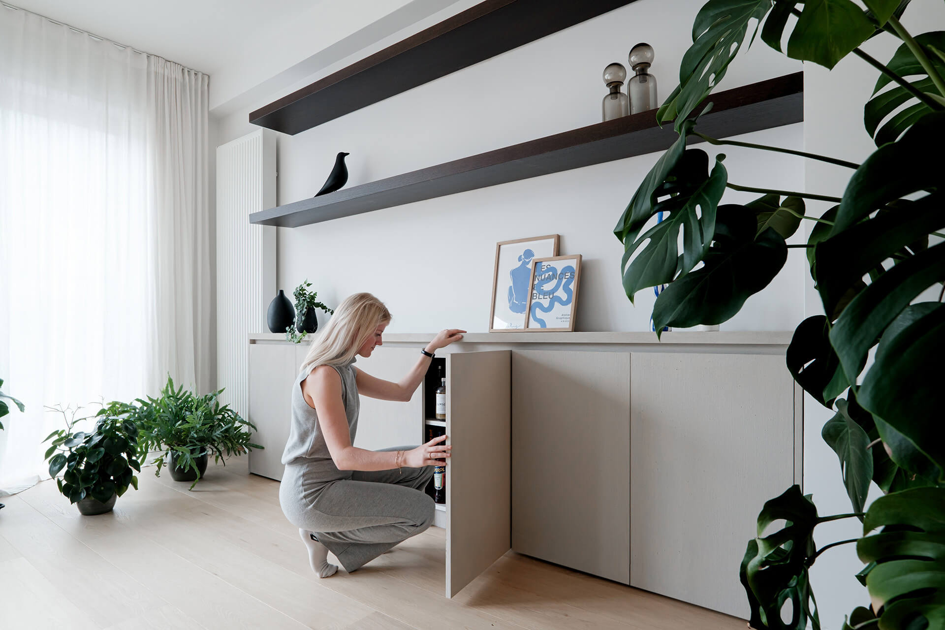 Buffet sur mesure peint avec une peinture texturée à l'aspect béton