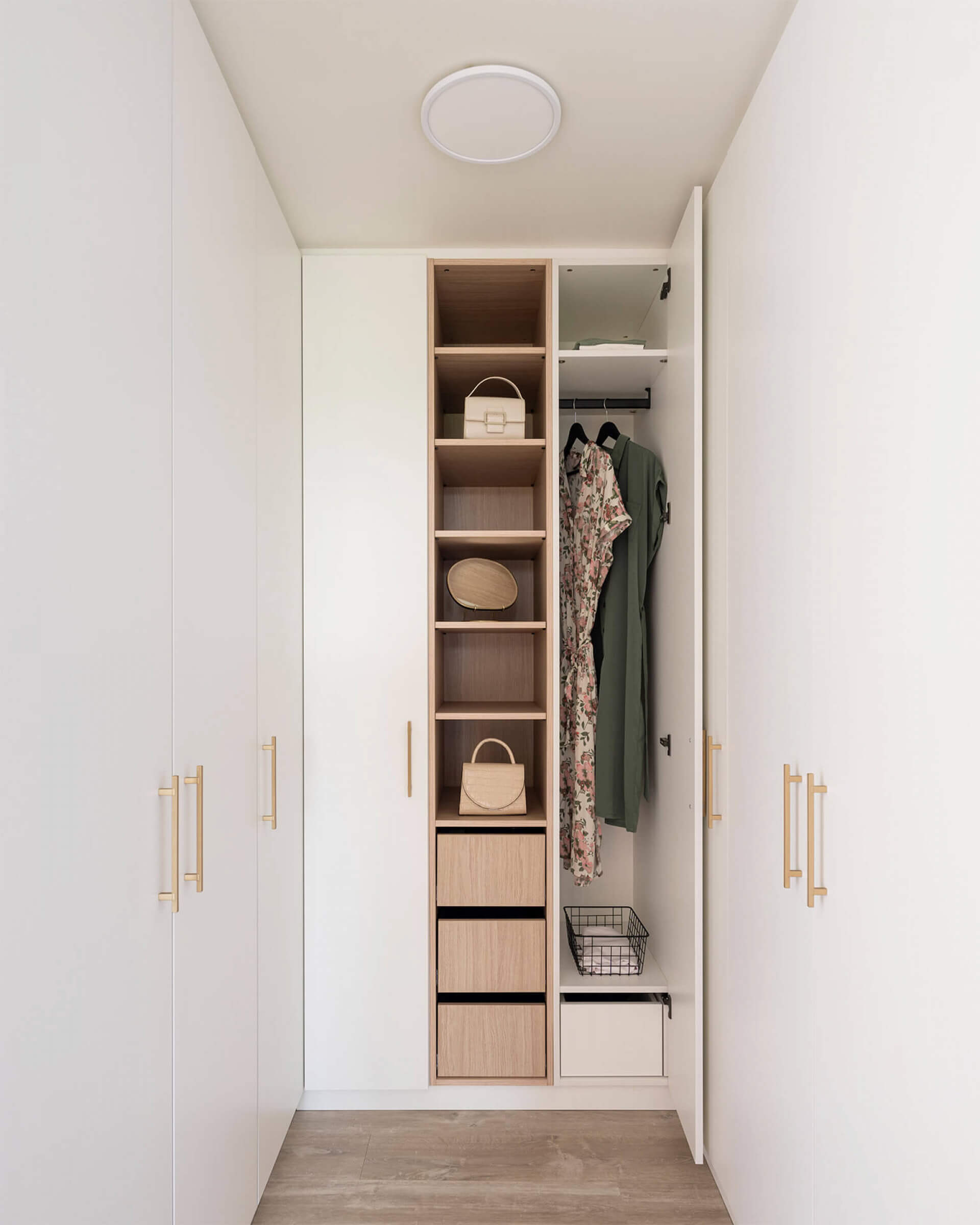Custom U-Shaped Dressing with Diamond Brass Handles