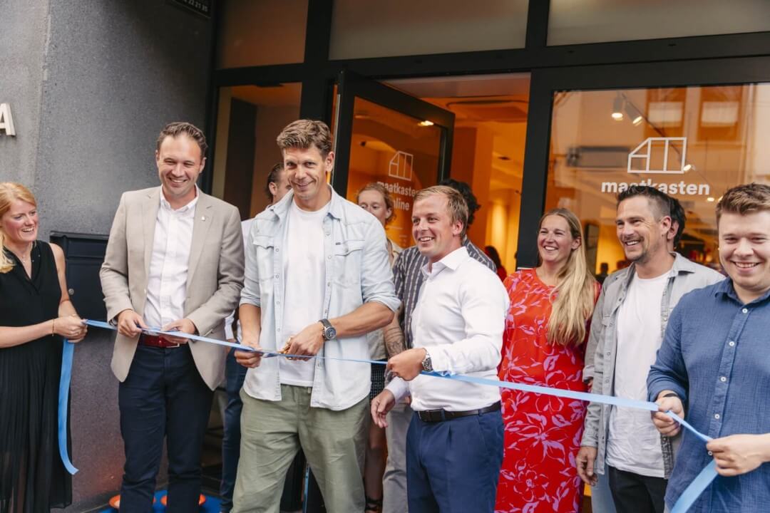 In de Kloosterstraat in Antwerpen knipten we officieel het lintje door van onze eerste showroom.
