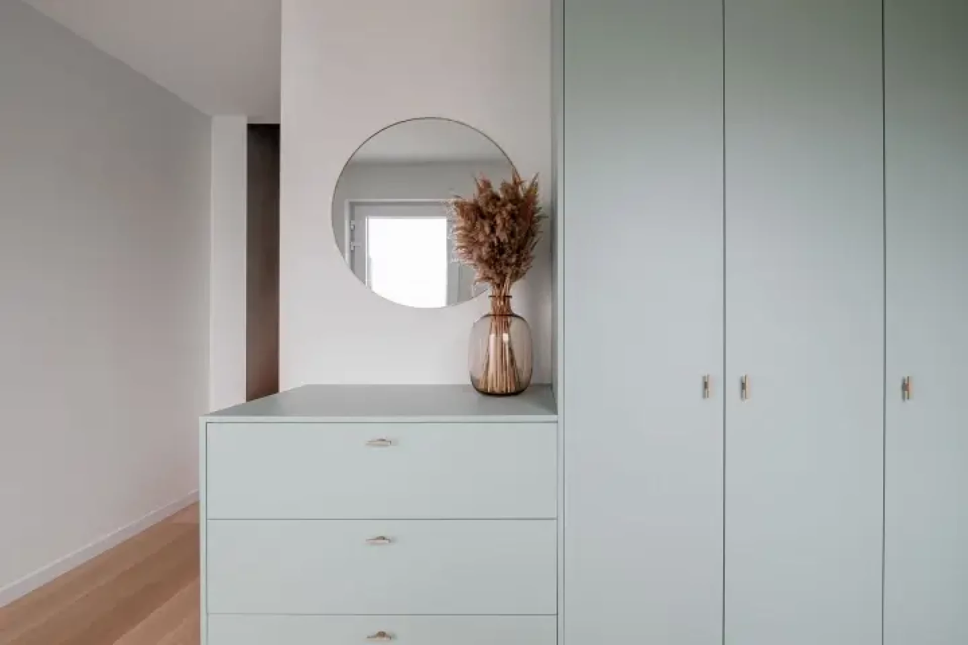 Combinaison d'une commode et d'une armoire sur mesure en Green Shadow