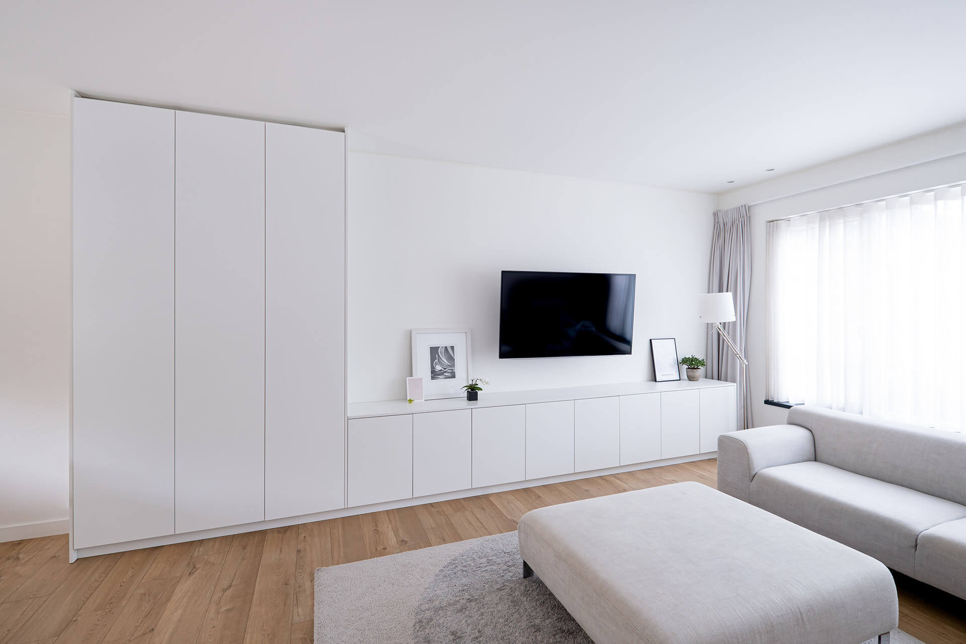 Bespoke living wall unit in the color Front White