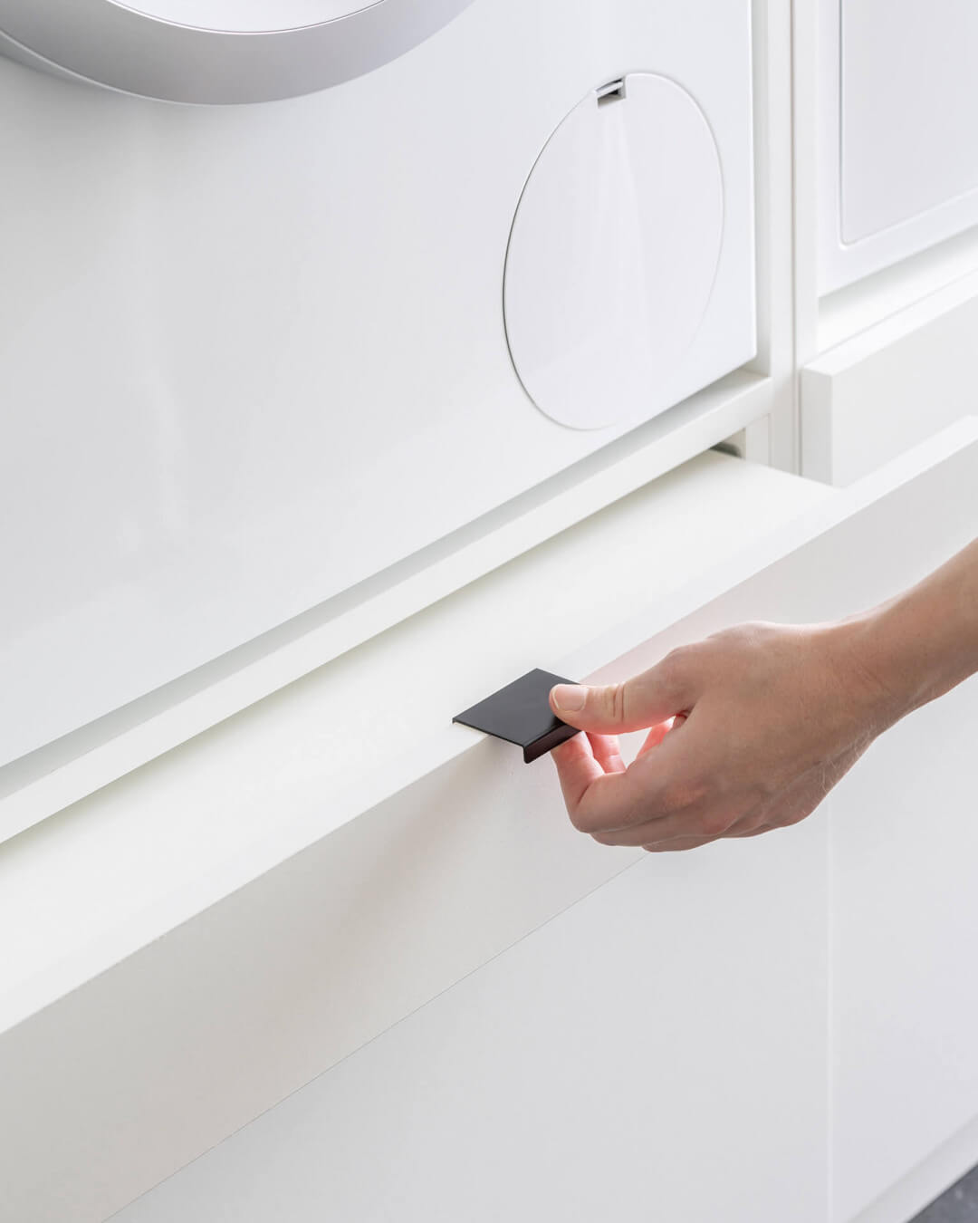 Plateau coulissant dans une armoire sur mesure