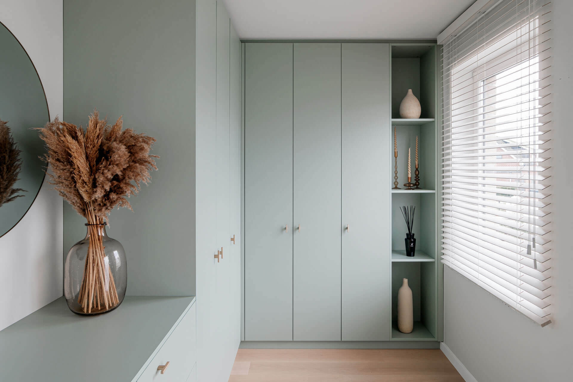 Armoire d'angle avec commode sur mesure