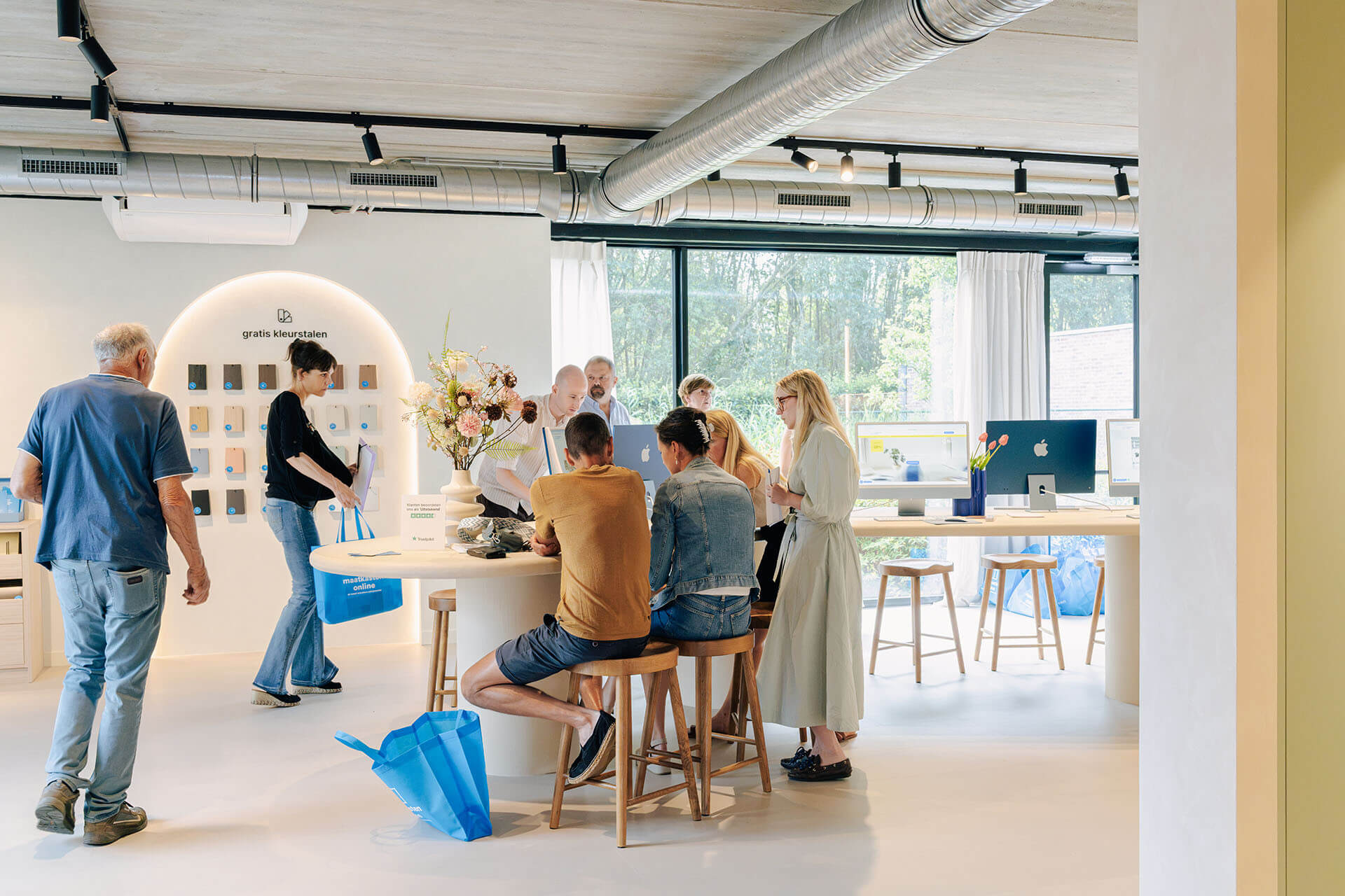 Showroom Maatkasten Online waar klanten advies krijgen
