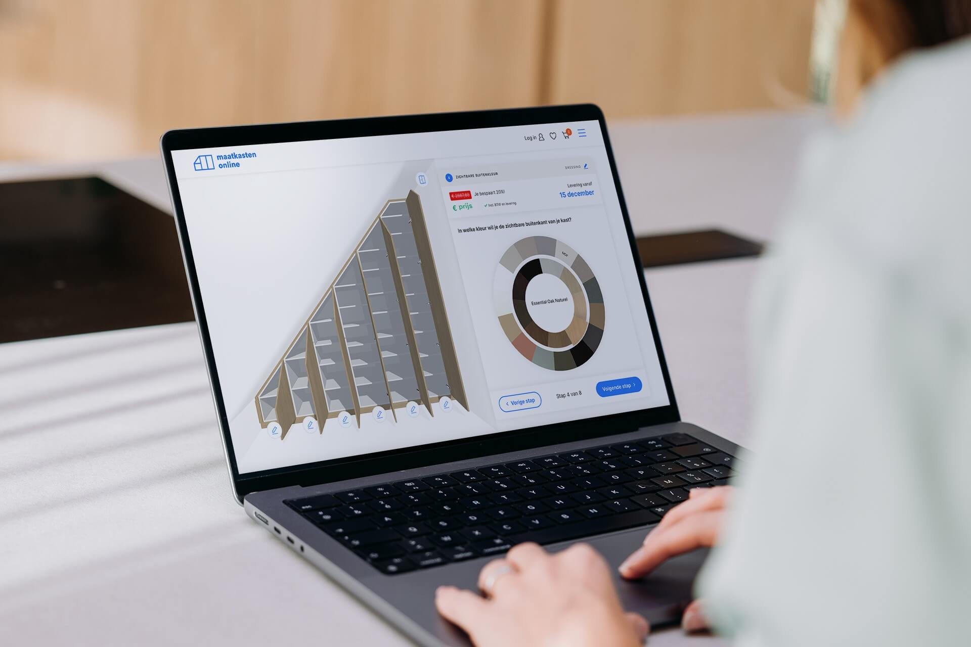 Beeld van de ontwerptool van Maatkasten Online op een laptop