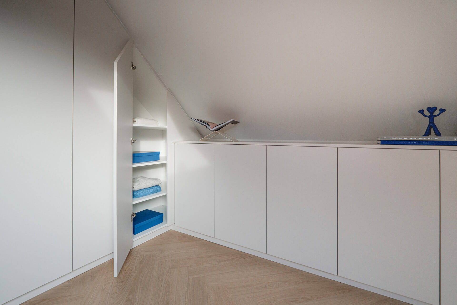 Custom storage cabinet designed for under a sloping roof, from MaatkastenOnline.