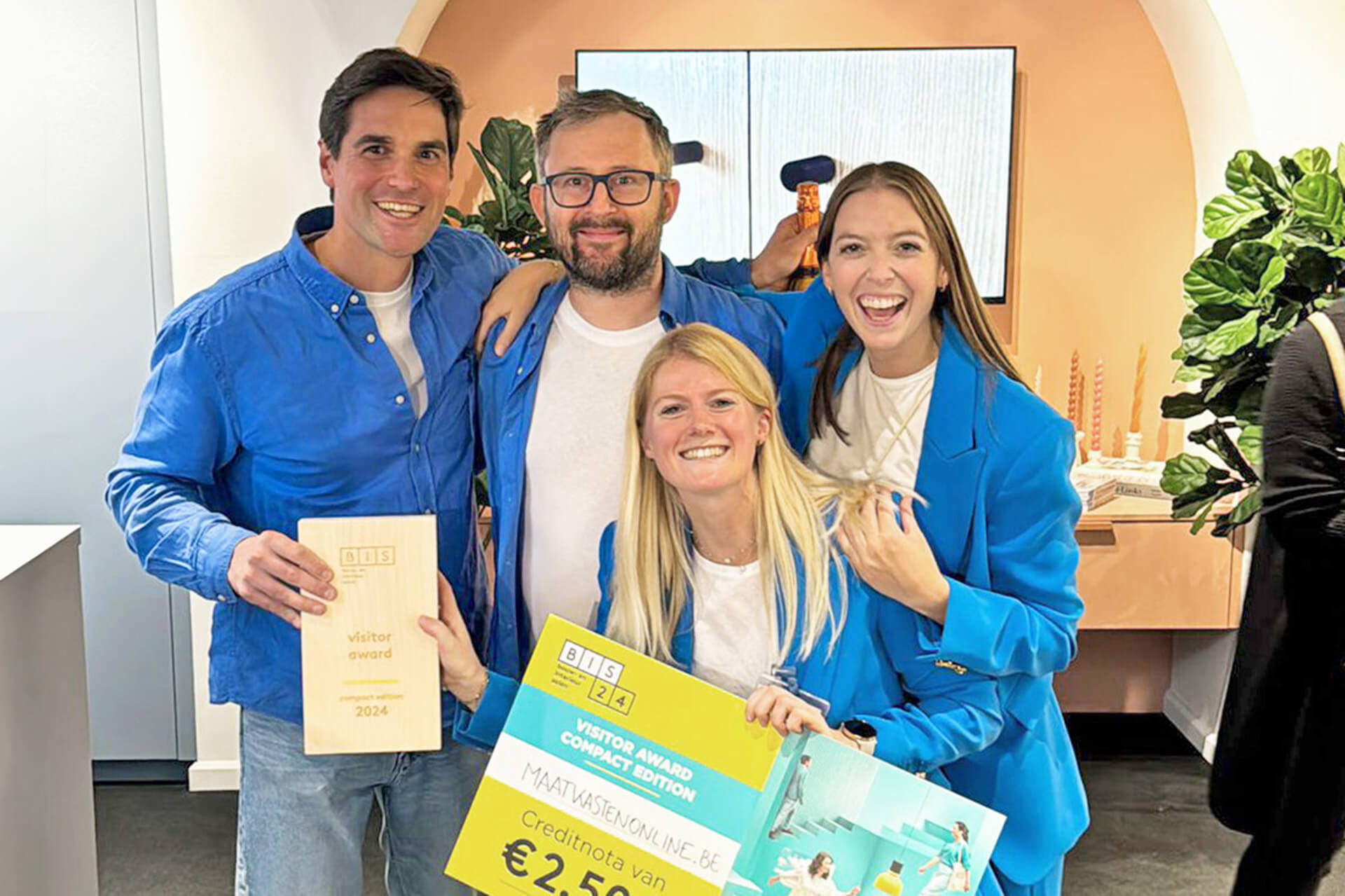 Maatkasten Online wint de BIS Visitor Award voor de meeste bezoekers op de stand.