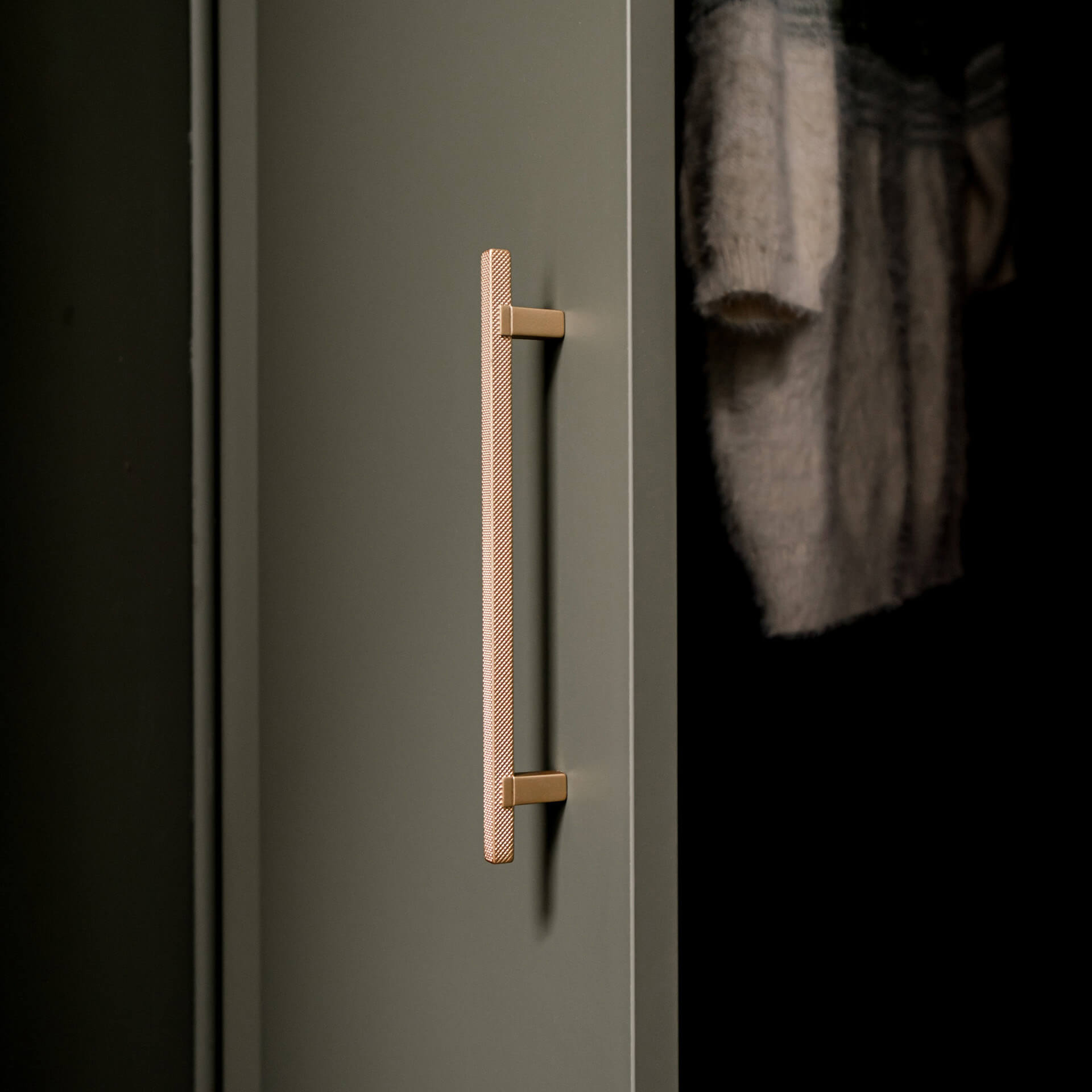 Handles: Diamond, brass