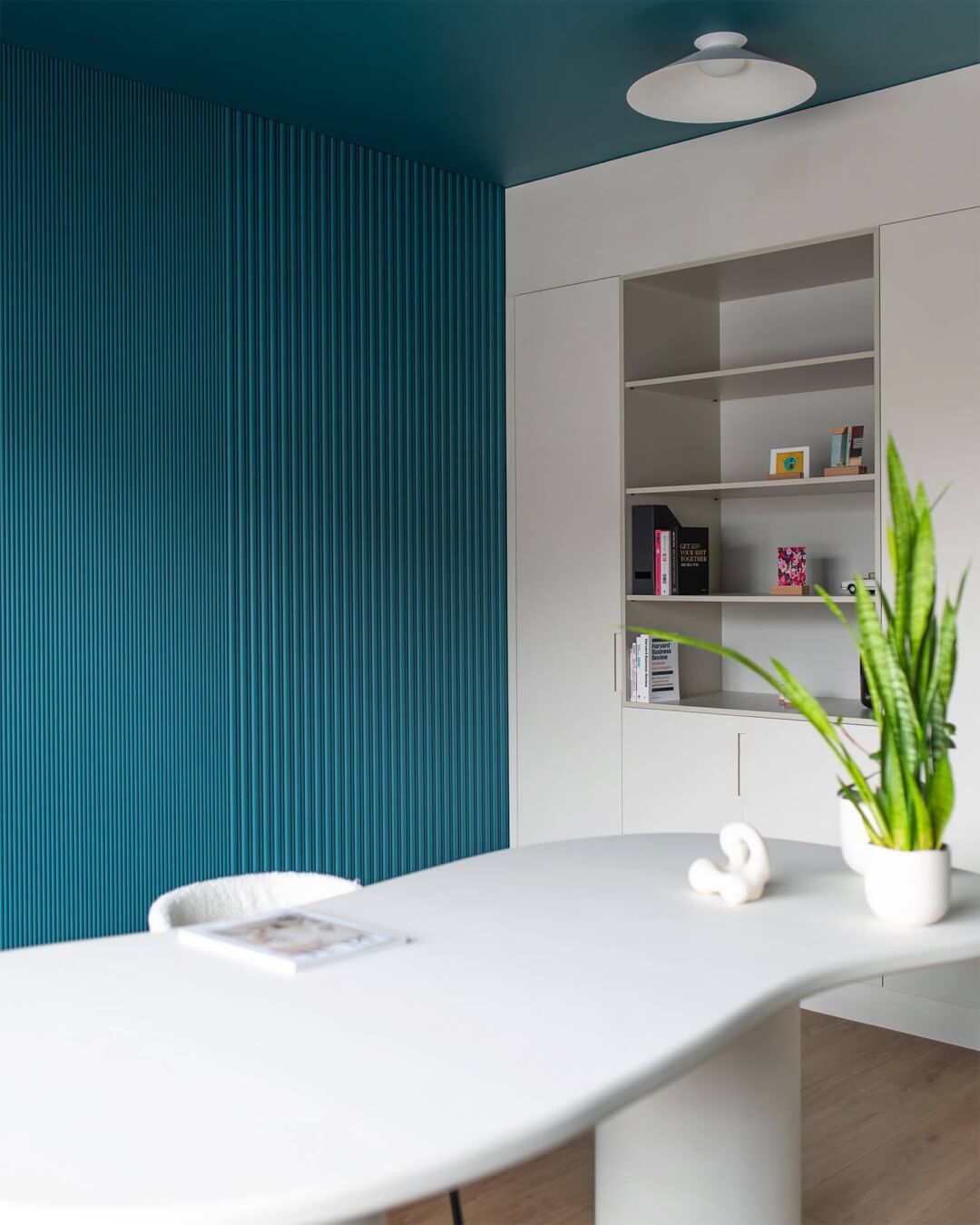 Desk space in Sundae Huis with bespoke storage cupboard