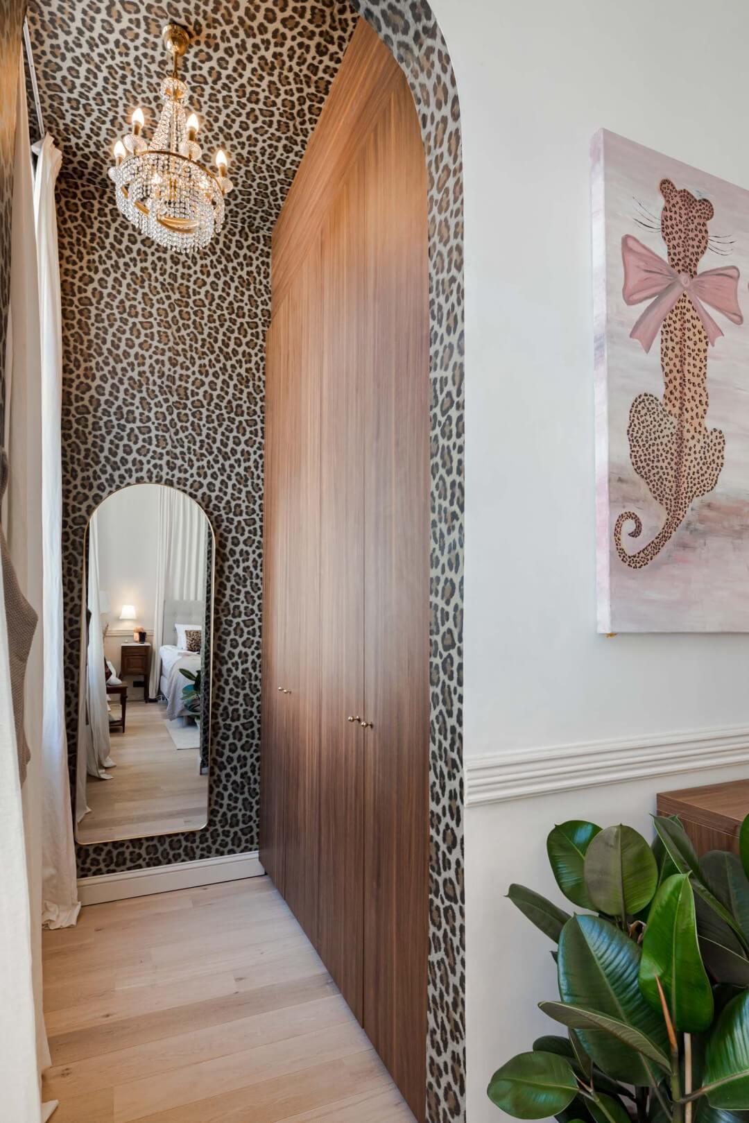 Huis Gemaakt Aalst deelnemers slaapkamer inloopkast dressing op maat in Lorenzo Walnut 