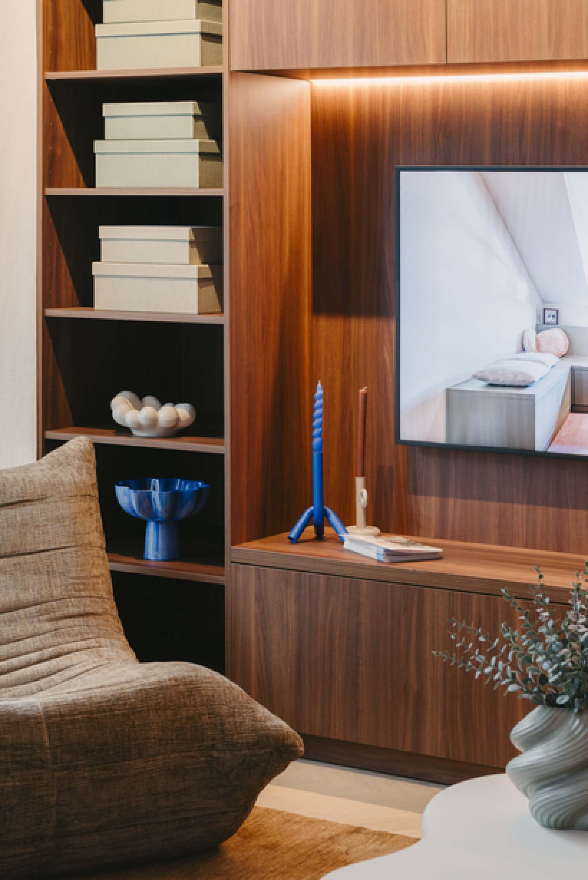 Inbouwkast op maat met tv-meubel en open kast