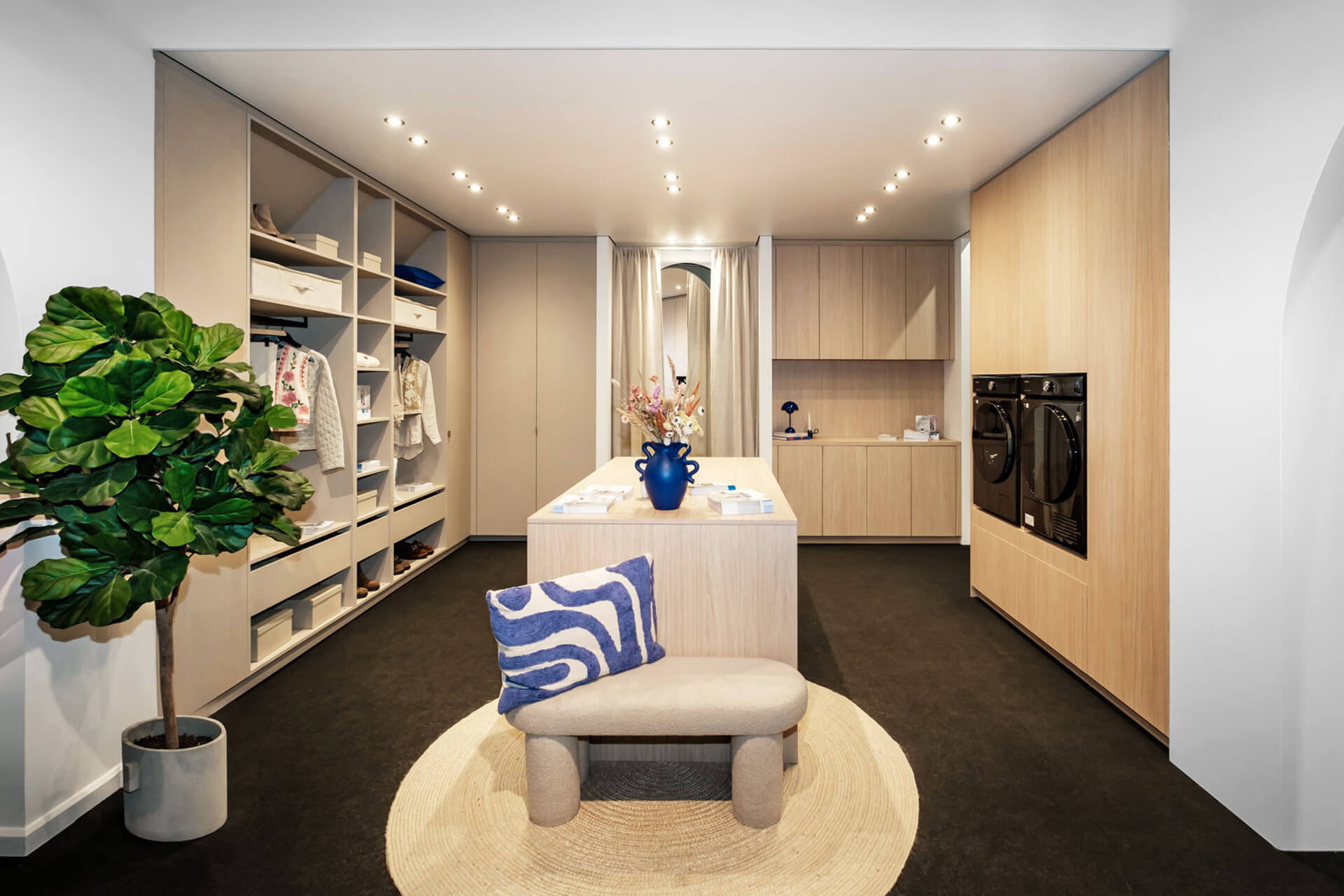 The exhibition stand of Maatkasten Online at BIS 24.