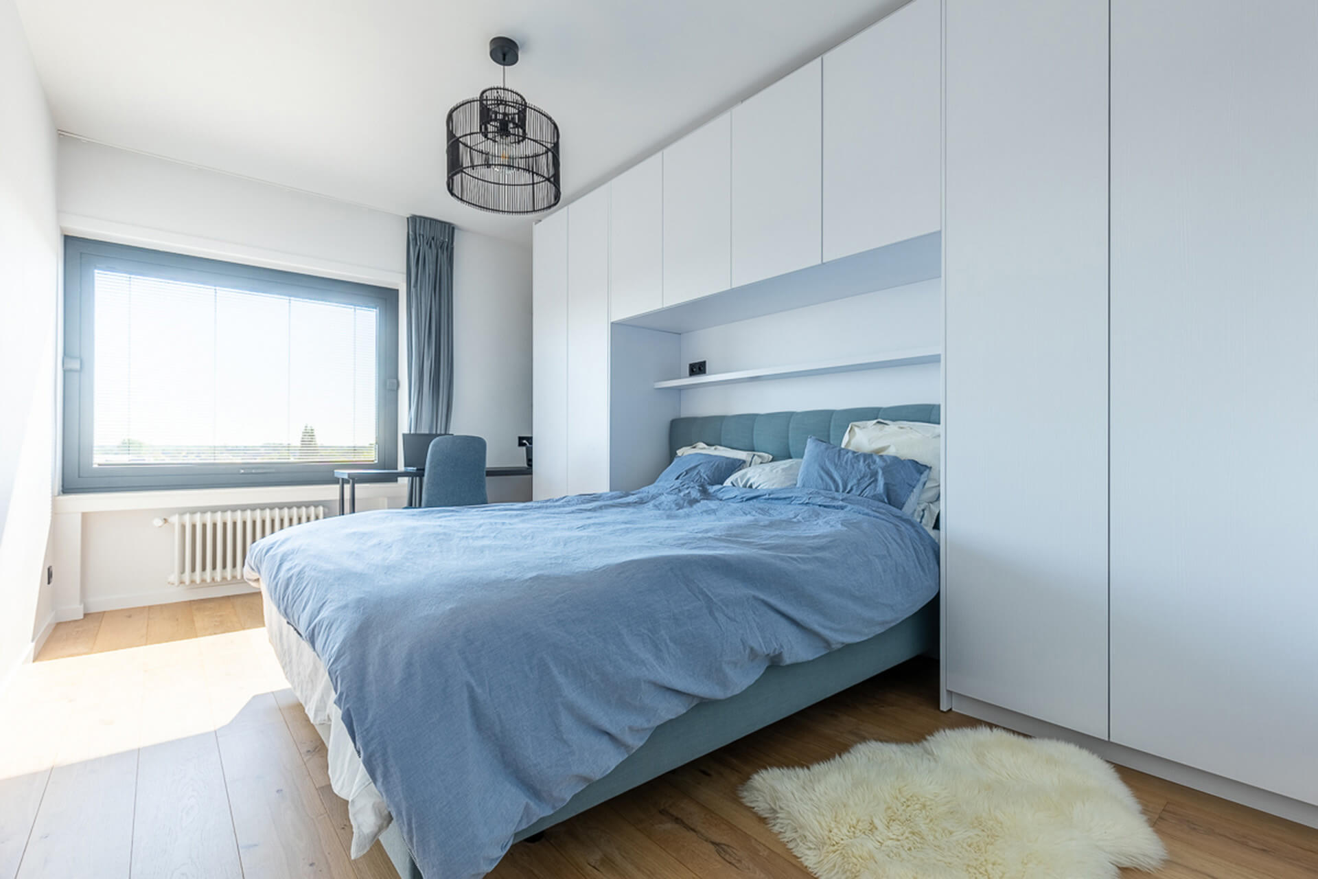 Made-to-measure over-bed wardrobe in Front White colour