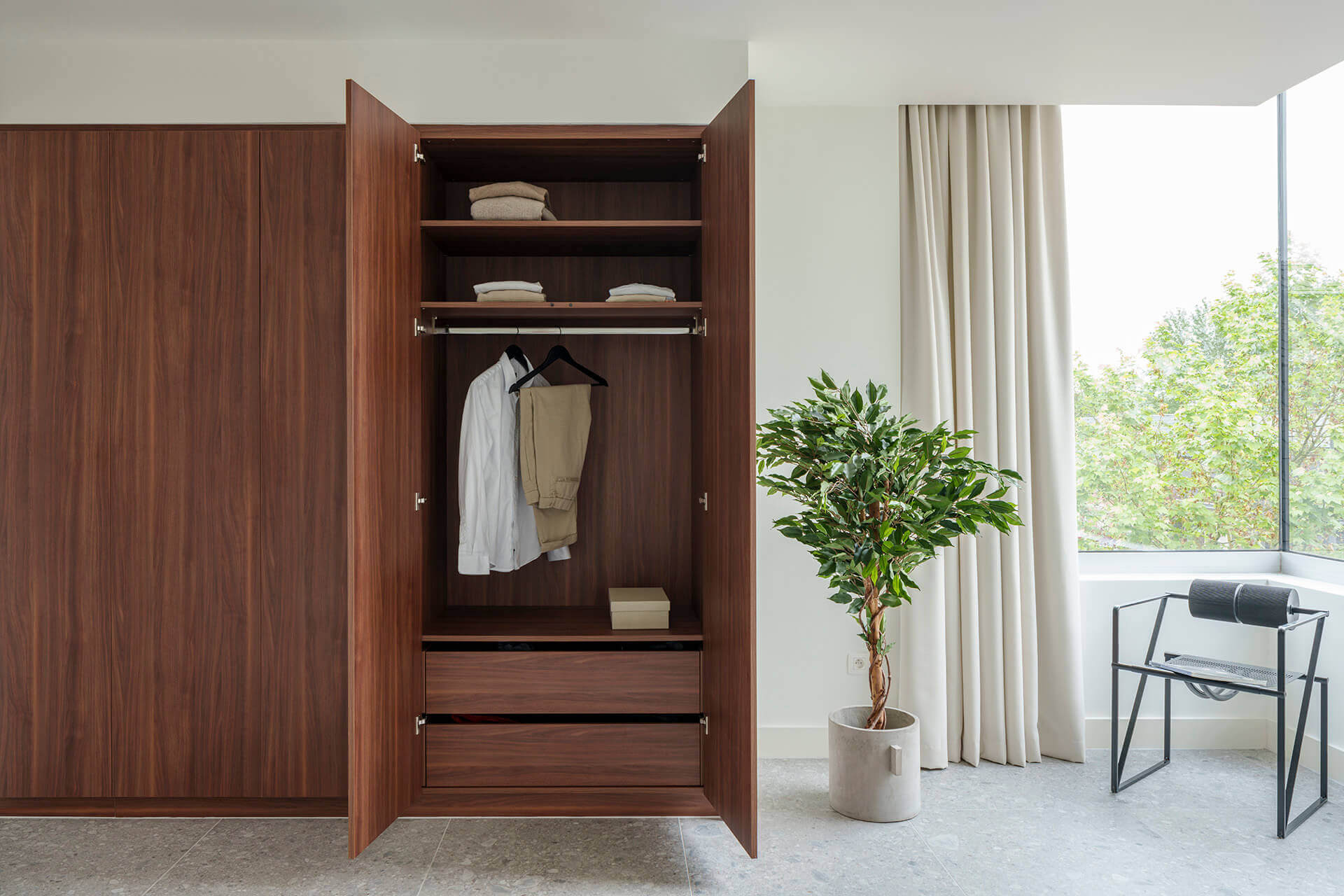 Dressing op maat in walnoot houtlook, genaamd Lorenzo Walnut