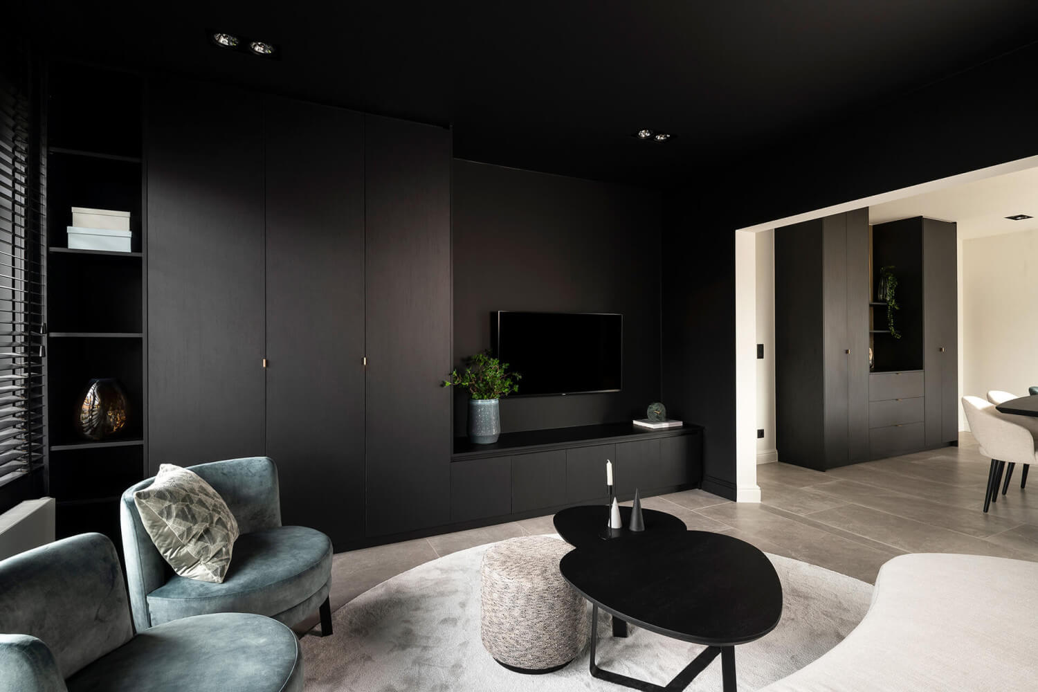 Een zwarte kast in je interieur? Zo doe je dat goed! | Maatkasten Online
