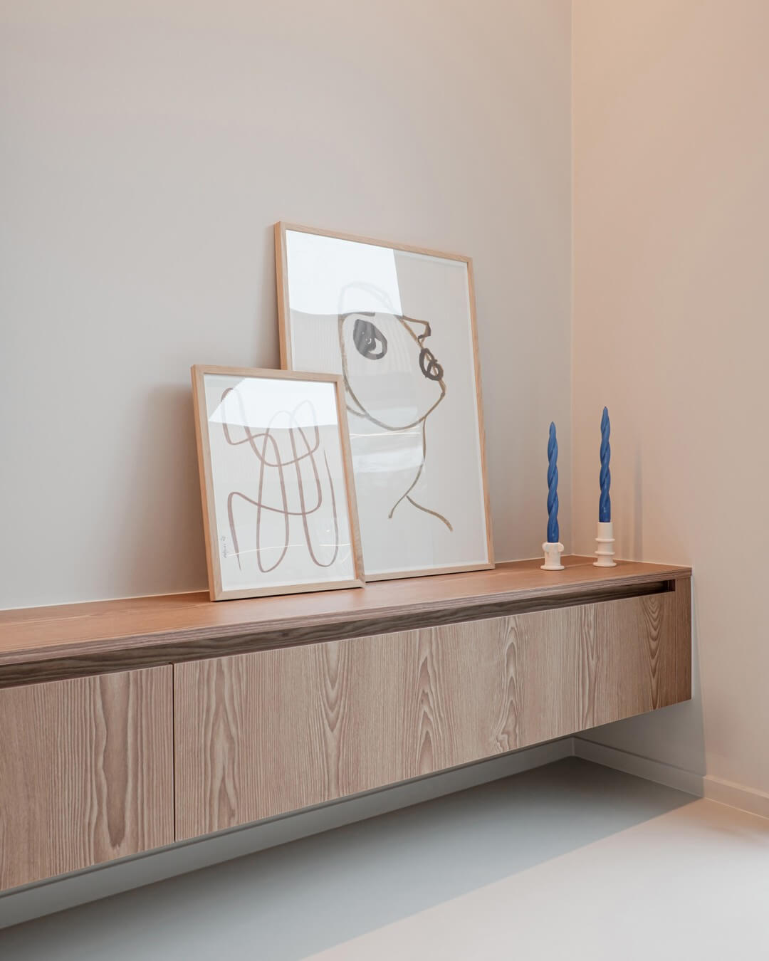 Tv meubel op maat door Maatkasten Online in Sunlit Brown detail shot