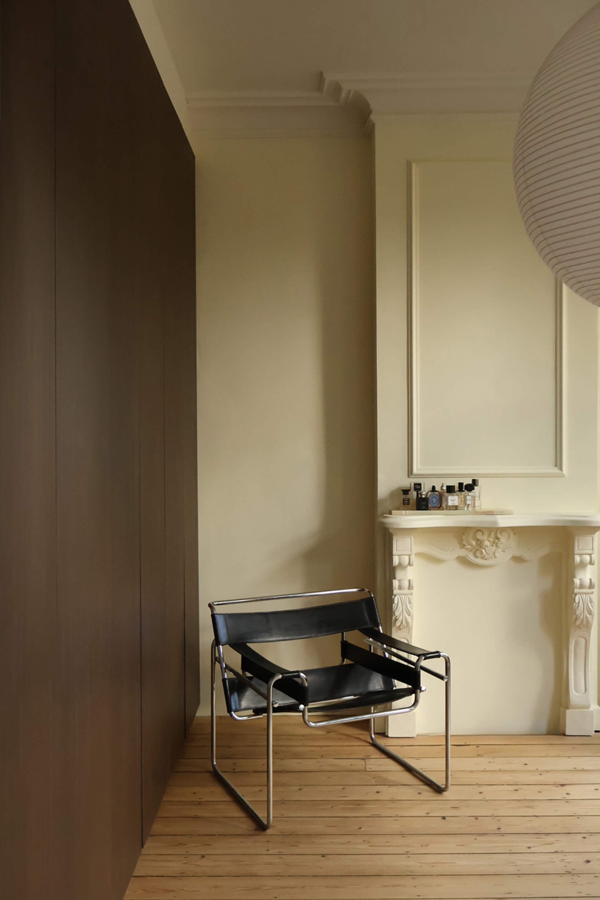 dressing réalisé sur mesure dan la structure bois Coco Brown Oak