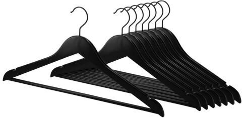 Zwarte kleerhanger in duurzaam hardhout, groep van 8 kapstokken met voorste hanger van de groep uitgelicht. 44,5 cm breed, 12 cm lang en 21 cm hoog. Uit de boetiek van Maatkasten Online.