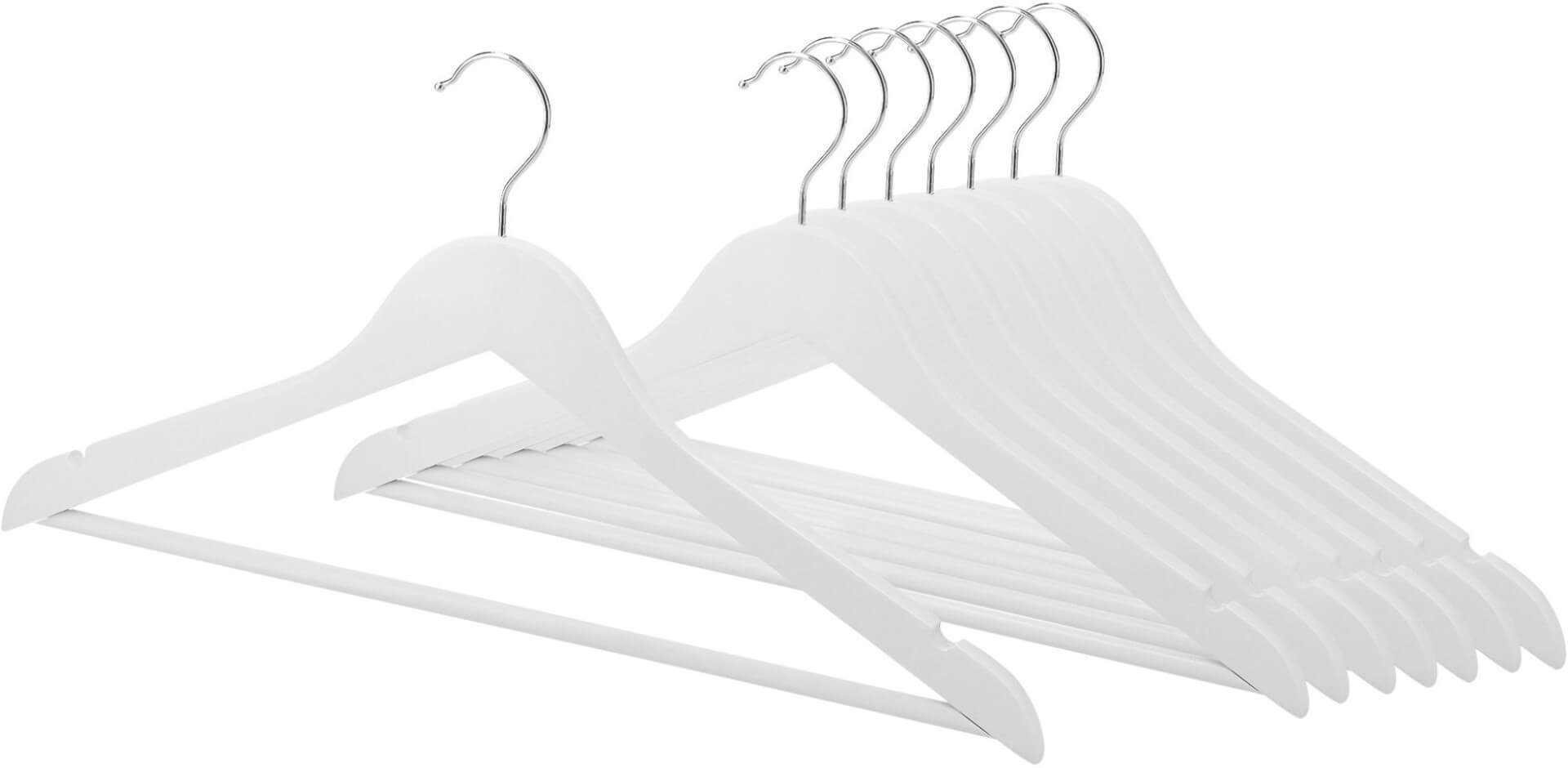 Witte kleerhanger in duurzaam hardhout, groep van 8 kapstokken met voorste hanger van de groep uitgelicht. 44,5 cm breed, 12 cm lang en 21 cm hoog. Uit de boetiek van Maatkasten Online.