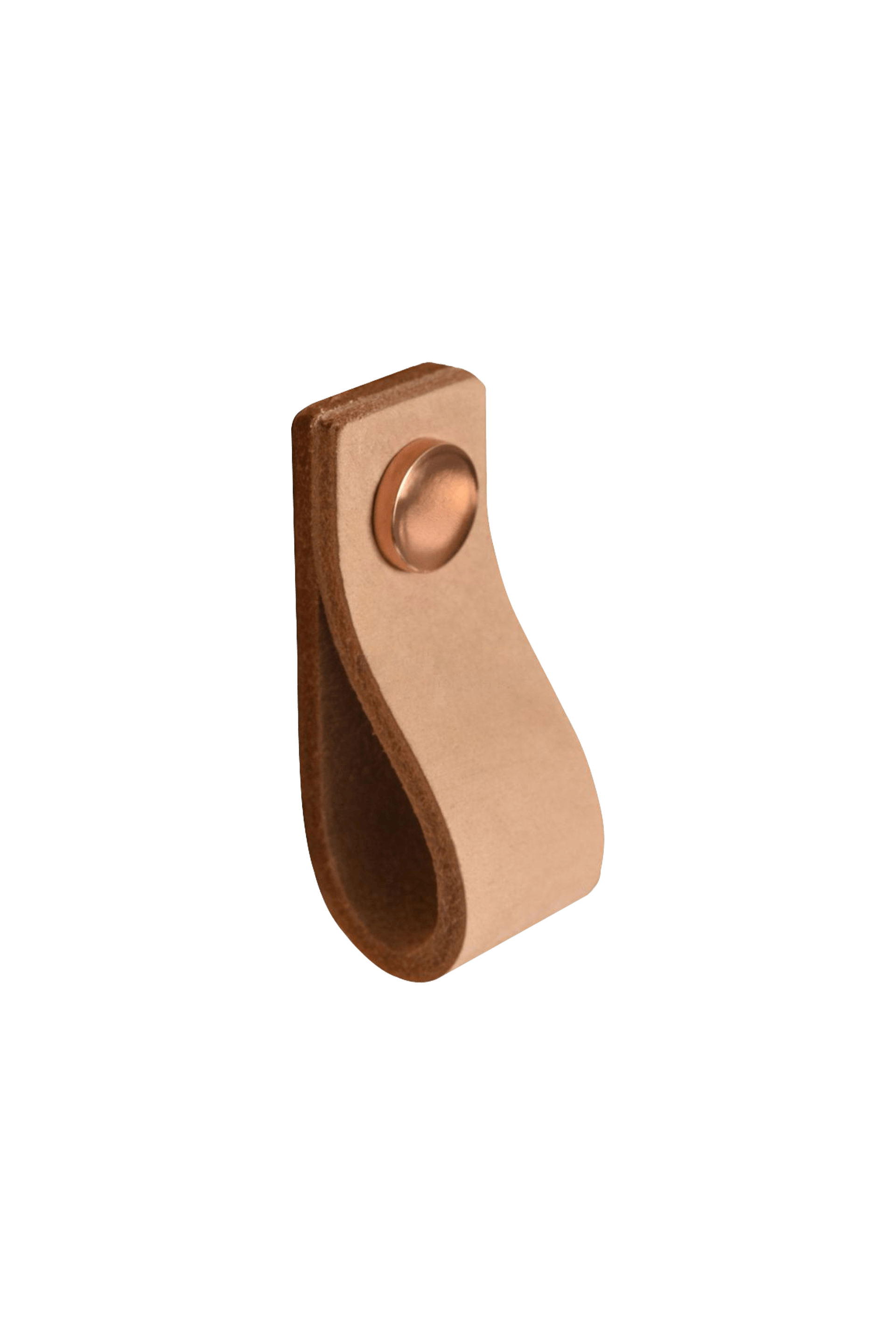 Poignée Leather Loop en cuivre. Longueur : 6,5 cm. Disponible sur la boutique en ligne Maatkasten Online.