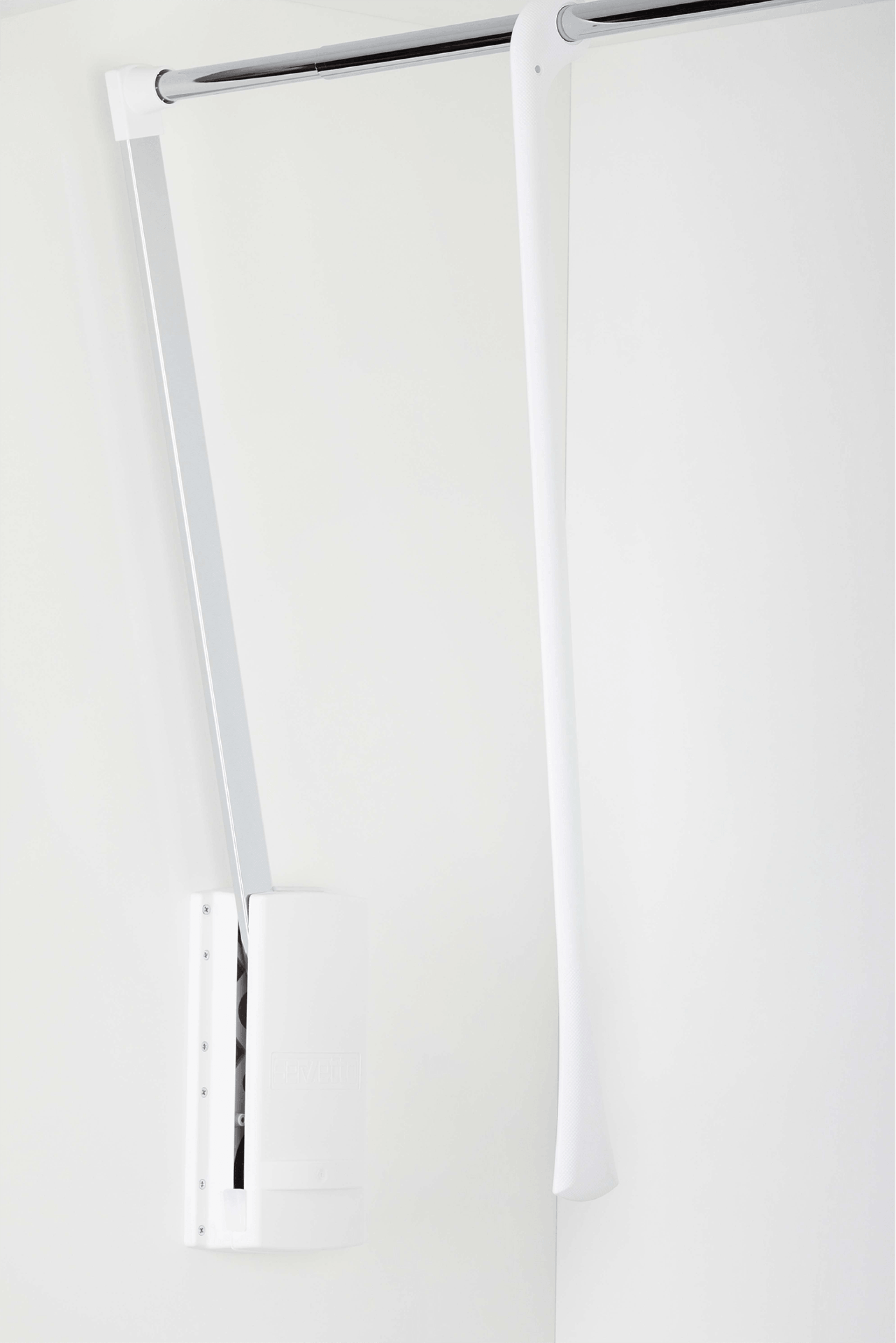 Productfoto van een witte kledijlift voor in je kasten op maat. Beschikbaar in de boetiek van Maatkasten Online.