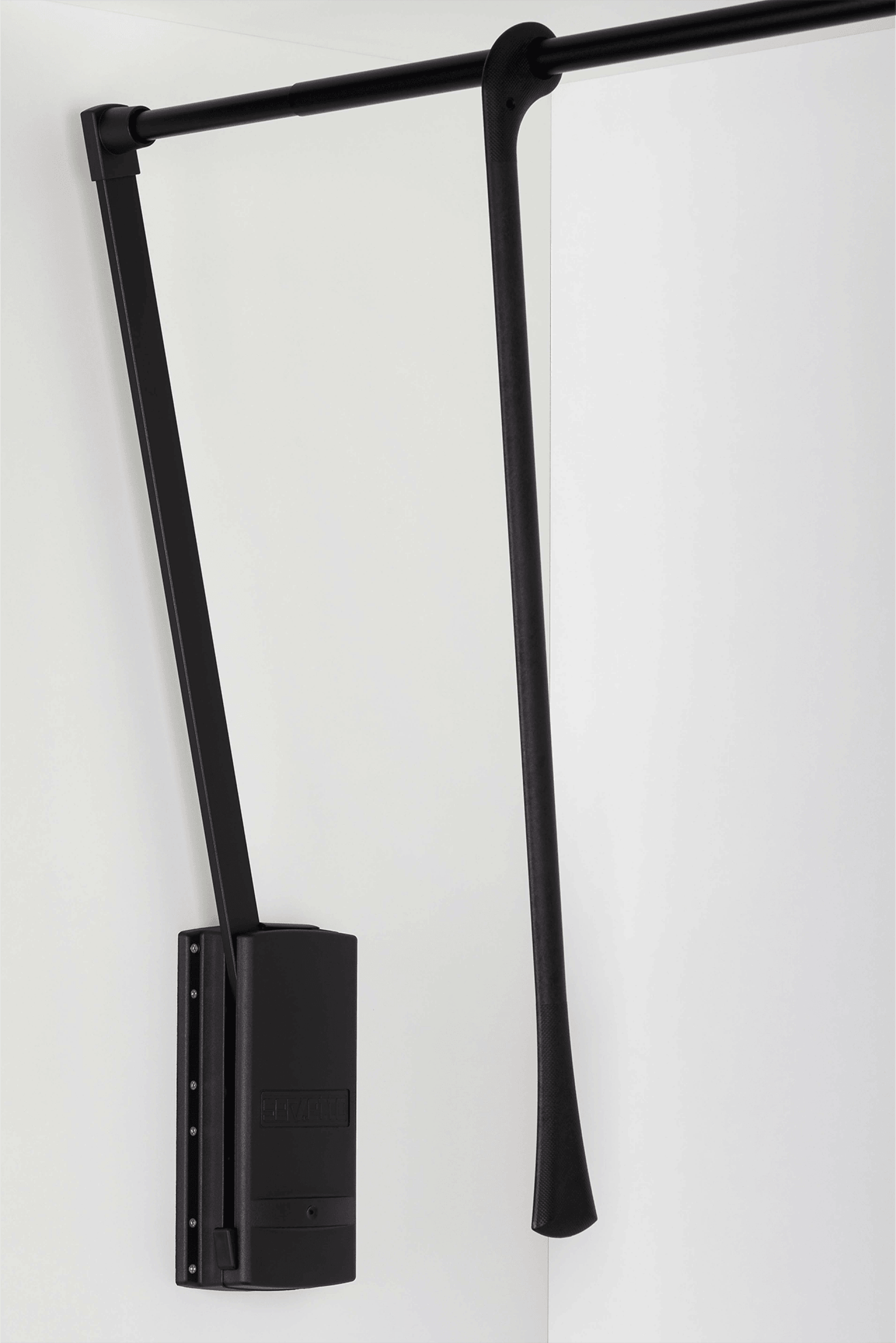 Product photo of a black clothes lift from the Maatkasten Online boutique.